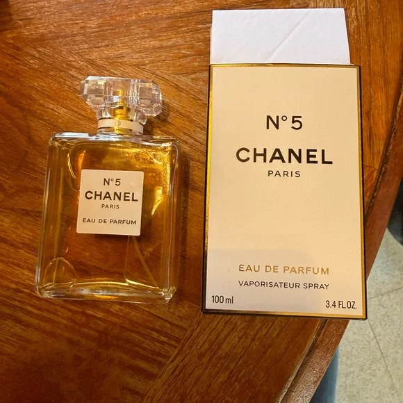 CHANEL No. 5 Eau de Parfum with Gold Hue - Picture 2 of 2